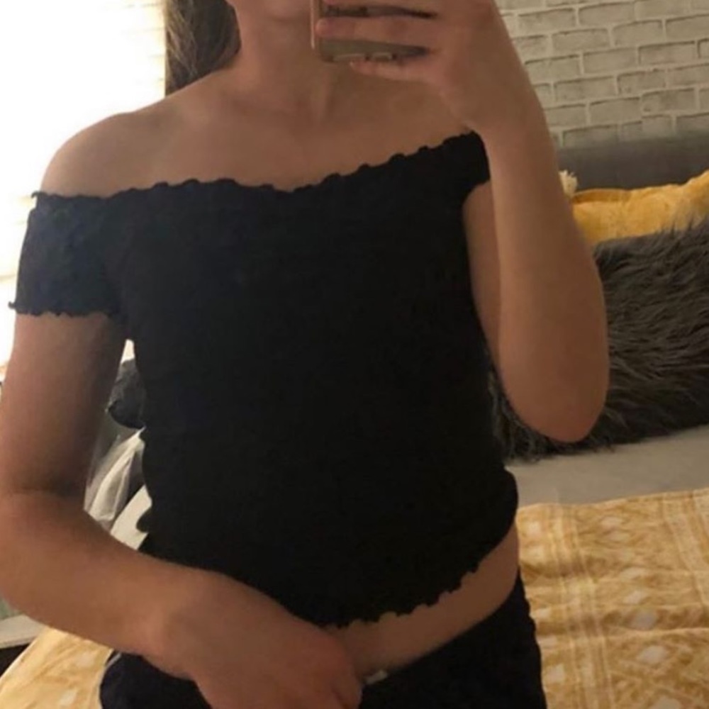 Hollister off the shoulder top!!